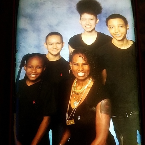 Meet your Posher, Sandy - Picture 3 of 4